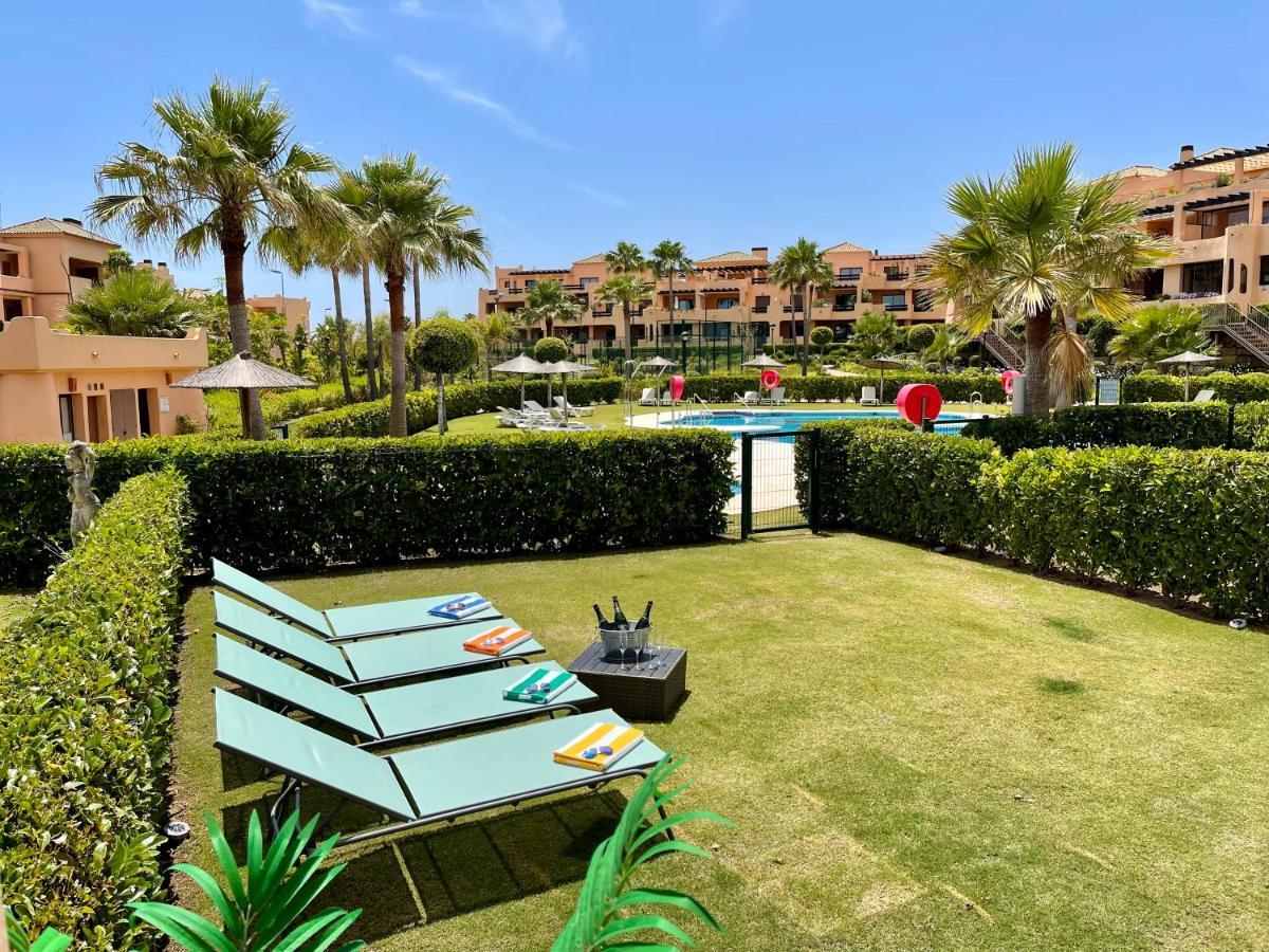 Casares Beach Golf Apartment With Private Garden Direct Pool Access Exterior foto