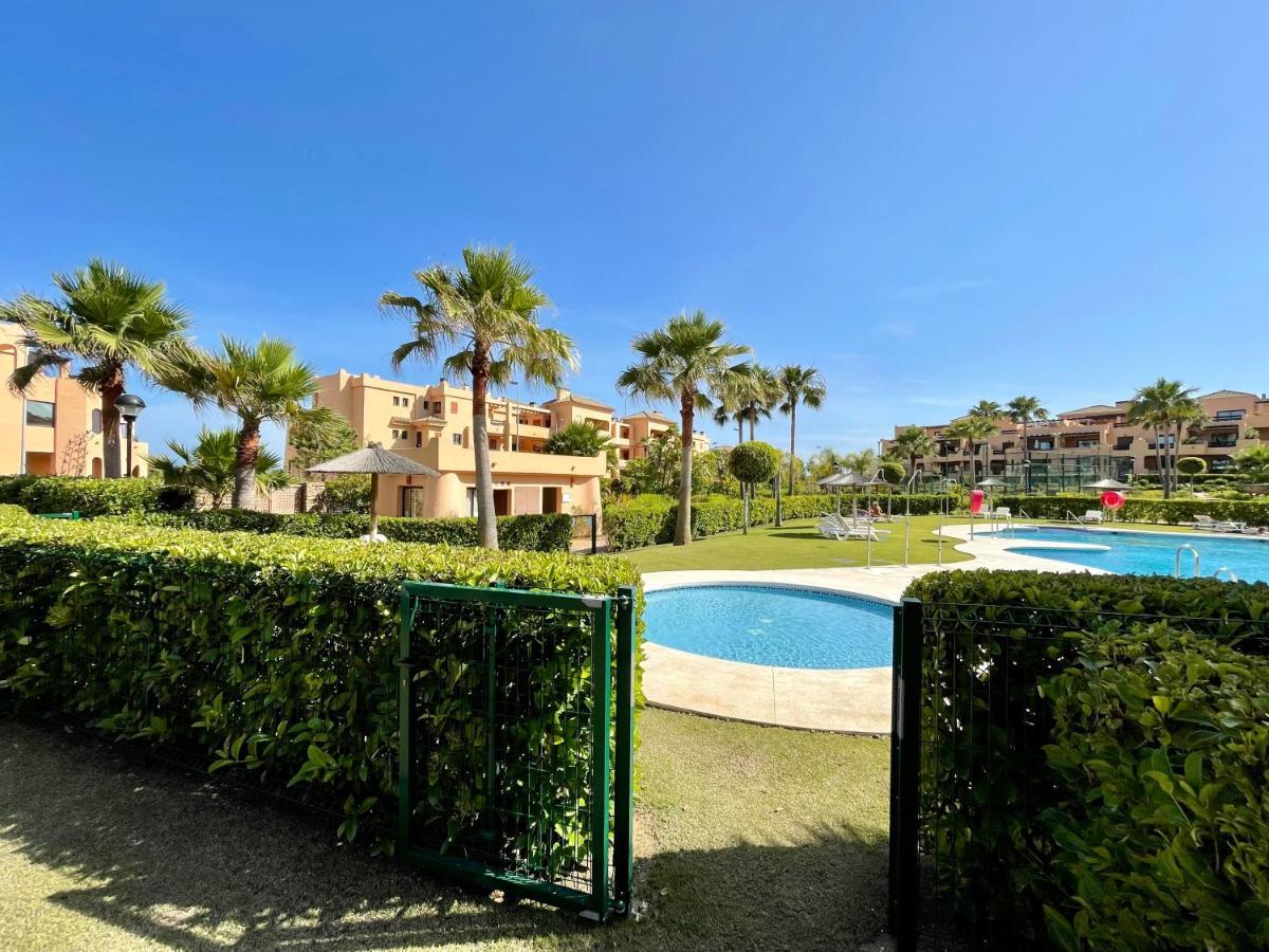 Casares Beach Golf Apartment With Private Garden Direct Pool Access Exterior foto