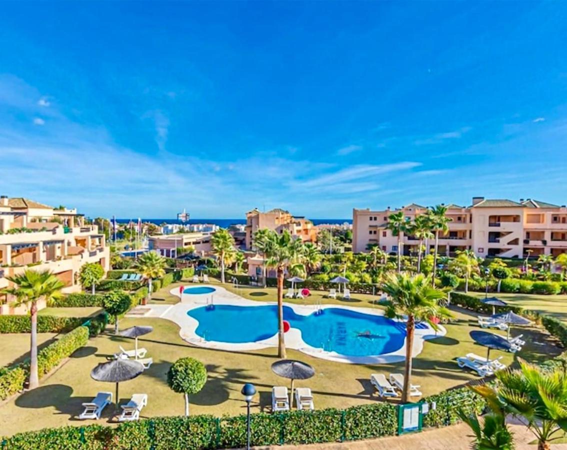 Casares Beach Golf Apartment With Private Garden Direct Pool Access Exterior foto